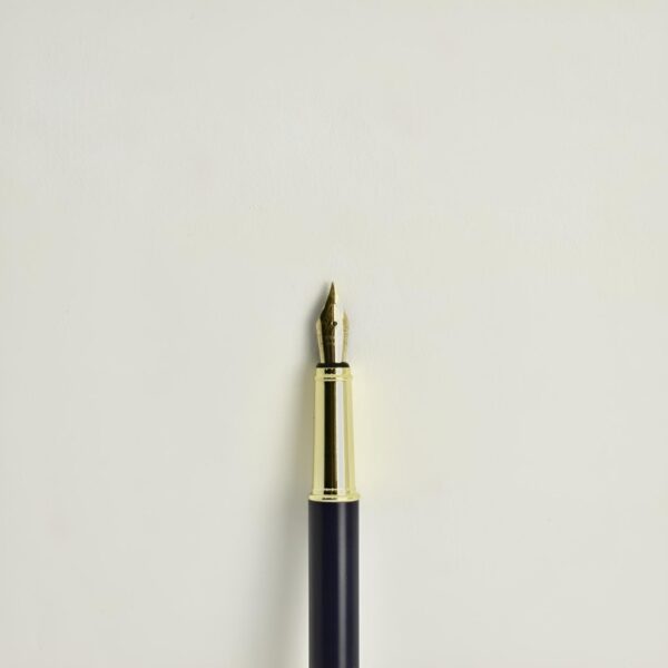 *Pluma Estilográfica N°2 - Negra con tapa azul - Imagen 2
